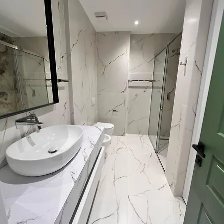 The Golden Luxury Downtown * Τίρανα