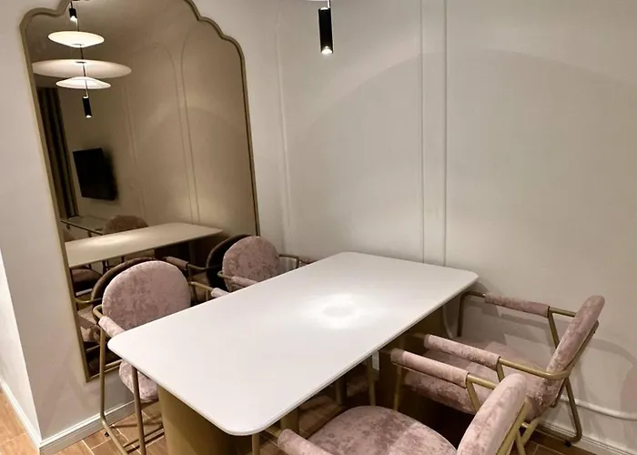 The Golden Luxury Downtown 地拉那